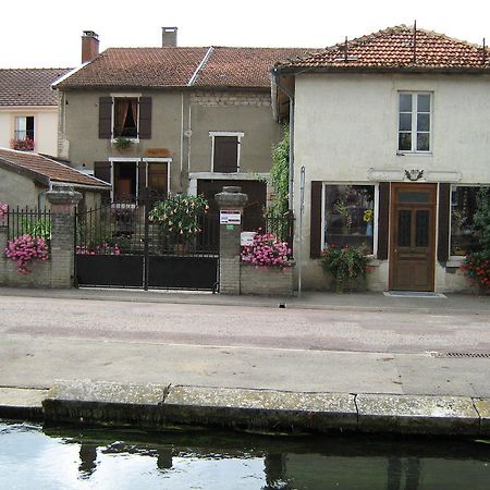 Chez Monique Hotel Doulaincourt-Saucourt Buitenkant foto
