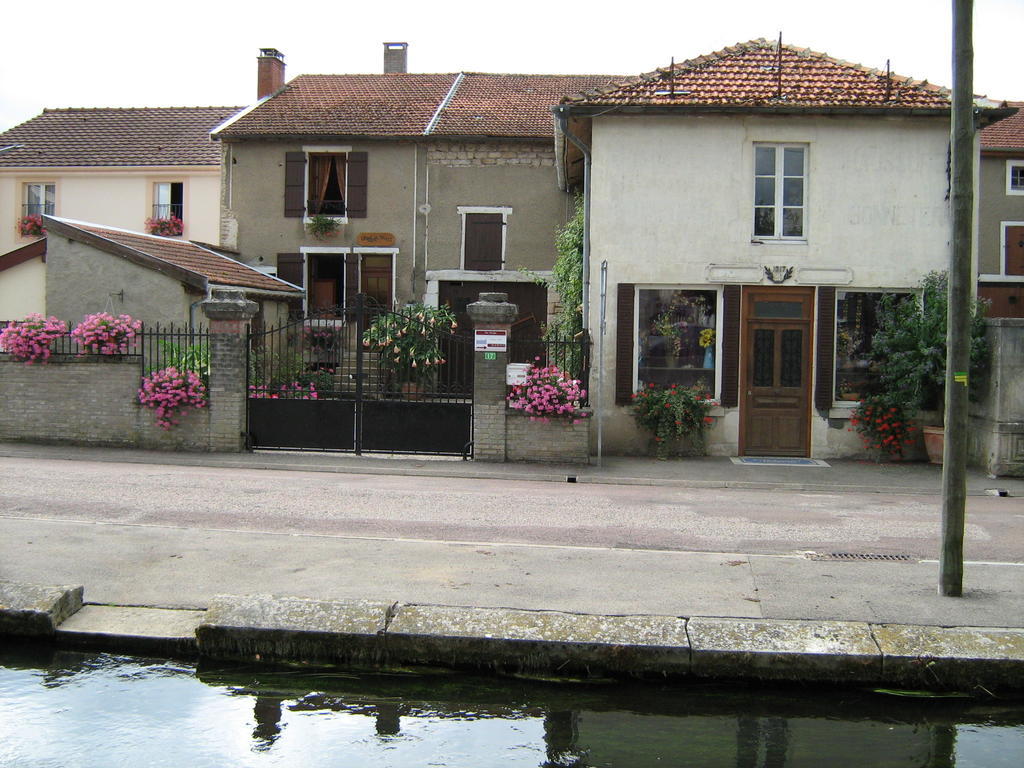Chez Monique Hotel Doulaincourt-Saucourt Buitenkant foto